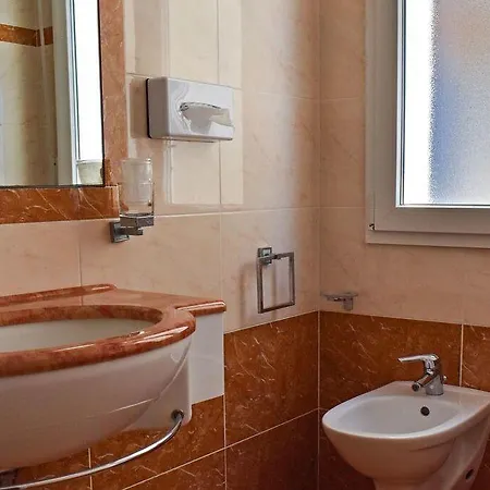 Dear Hotel