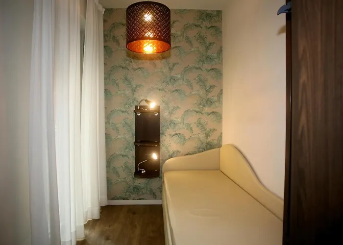 Dear Hotel